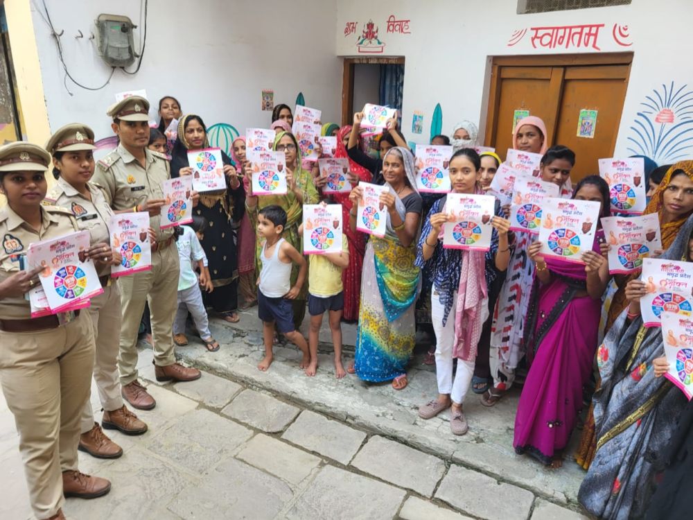 Kashi Ki Aawaz | मिशन शक्ति फेस 5.0 द्वितीय चरण के अनुसार भिन्न-भिन्न स्थानों पर जन चौपाल लगाकर विशेष जानकारी दी गई