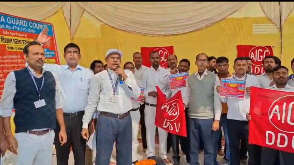 Kashi Ki Aawaz | चंदौली ब्यूरो ट्रेन मैनेजरों का देशव्यापी धरना ऑल इंडिया गार्ड काउंसिल की लंबित मांगों को लेकर प्रदर्शन