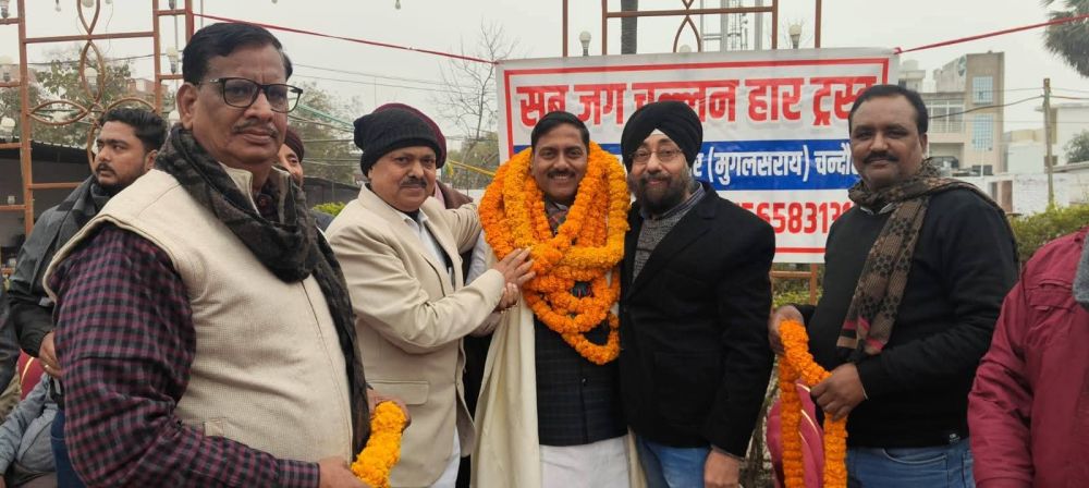 Kashi Ki Aawaz | रिक्शा चालकों को कंबल व टोपी वितरण कार्यक्रम आयोजित