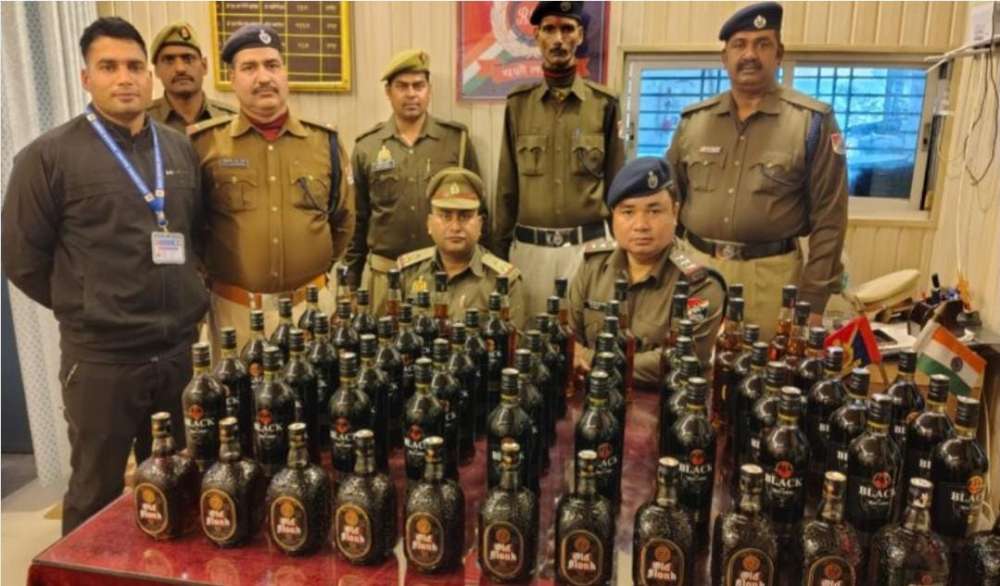 Kashi Ki Aawaz | अमृत भारत एक्सप्रेस से अवैध शराब बरामद  बिहार ले जाने की थी तैयारी, विशेष ठहराव देकर पकड़ी गई खेप