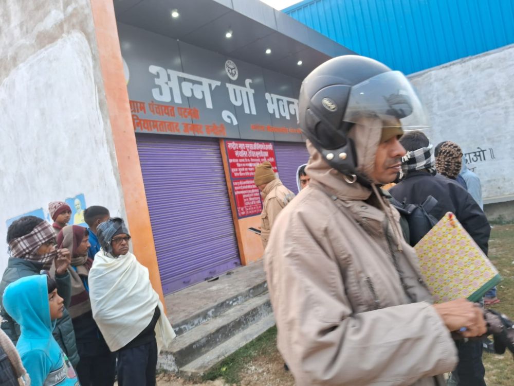 Kashi Ki Aawaz | मुगलसराय में सरकारी दुकान से 76 बोरी खाद्यान्न चोरी ढाई लाख का नुकसान, पुलिस गश्त के बावजूद चोर फरार