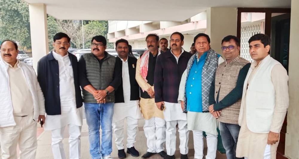 Kashi Ki Aawaz | सपा सांसद राम जी लाल सुमन ने नाव द्वारा किया मणिकर्णिका घाट का भ्रमण