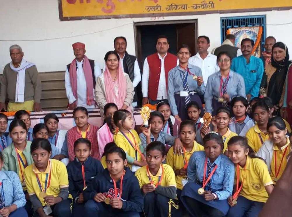 Kashi Ki Aawaz | शहाबगंज ब्लॉक के उसरी में भव्य पुरस्कार वितरण समारोह, मेधावी छात्र-छात्राएं हुए सम्मानित