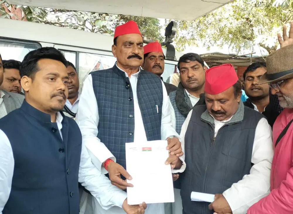 Kashi Ki Aawaz | सपा विधायक का तहसील घेराव, SIR में नाम काटने का आरोप; 14 सूत्रीय मांग पत्र सौंपा