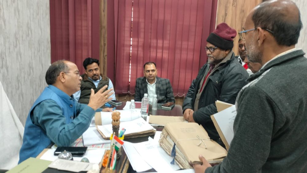 Kashi Ki Aawaz | के रख-रखाव में लापरवाही पर रजिस्टार से नाराज हुए एडीएम न्यायिक