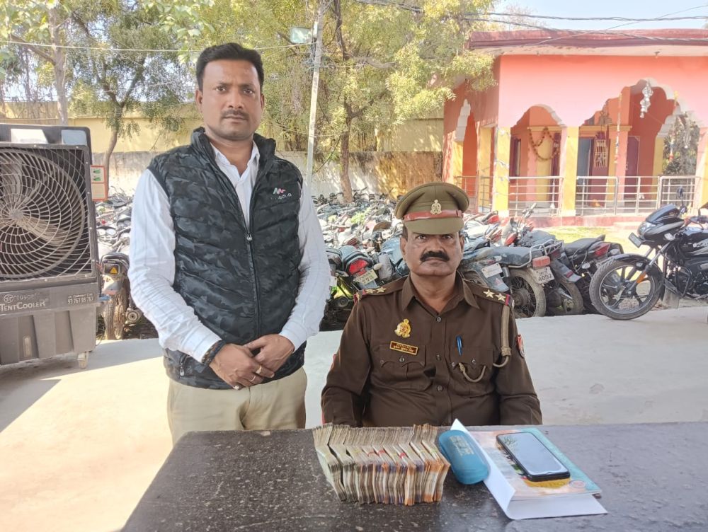 Kashi Ki Aawaz | अलीनगर पुलिस ने ऑपरेशन त्रिनेत्र के तहत गुम हुए 2.20 लाख रुपये वापस कराए