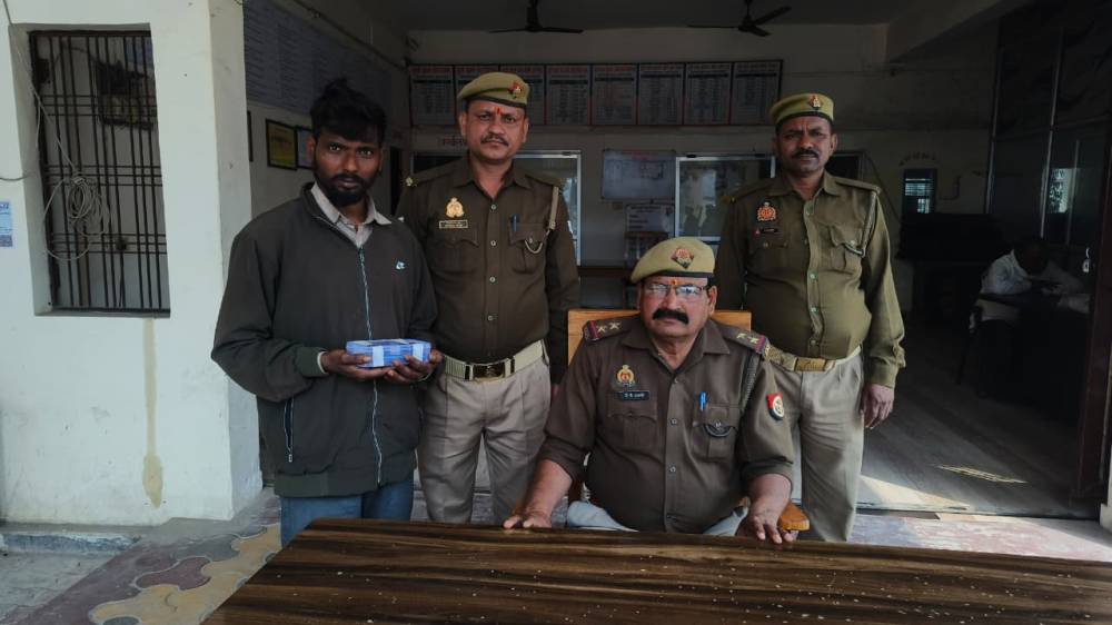 Kashi Ki Aawaz | मुगलसराय पुलिस की कार्रवाई: चोरी के मामले में एक गिरफ्तार, चोरी का मोबाइल बरामद।