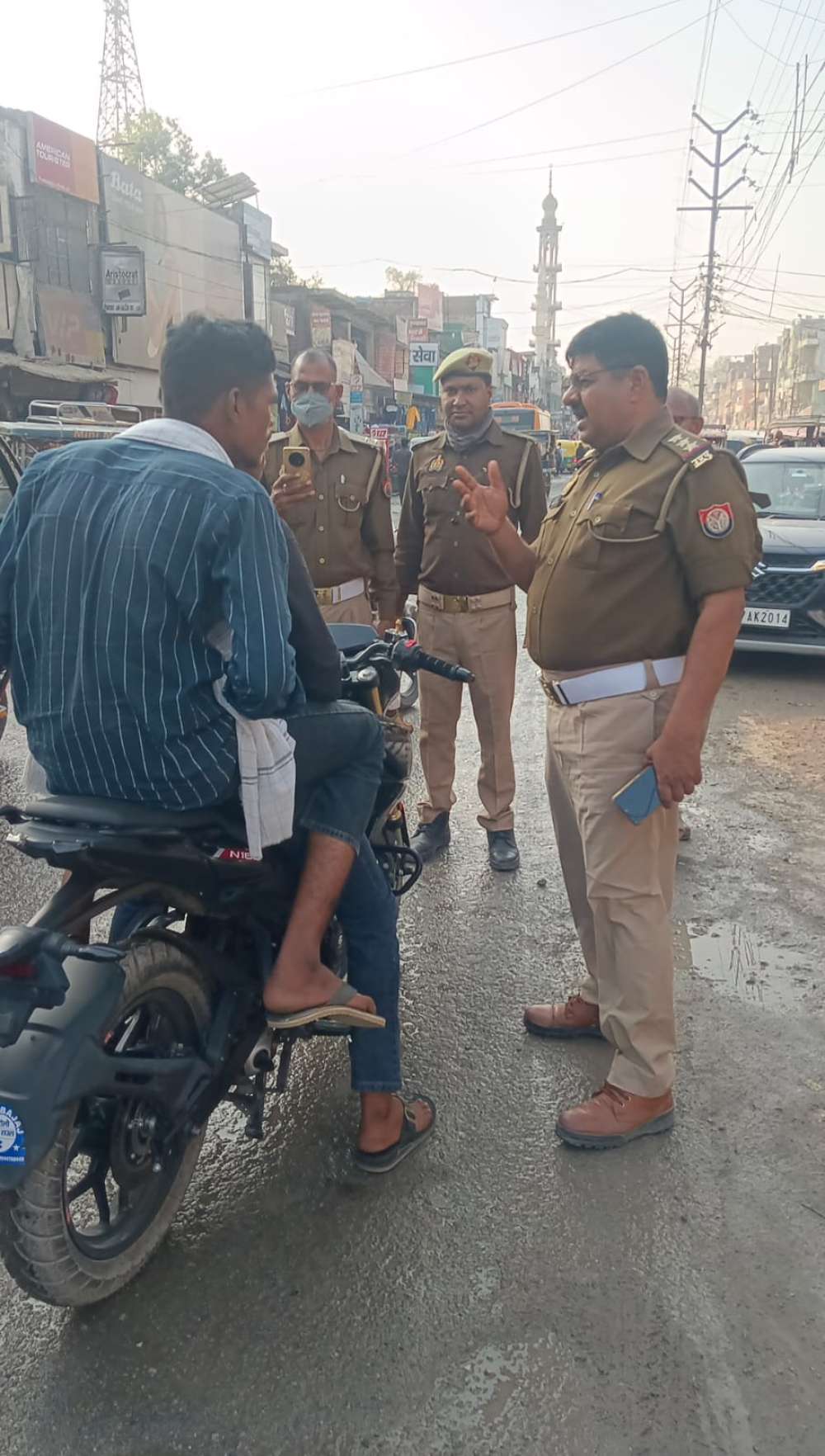 Kashi Ki Aawaz | पीडीडीयू नगर में जागरूकता के साथ चला सख्त वाहन चेकिंग अभियान।