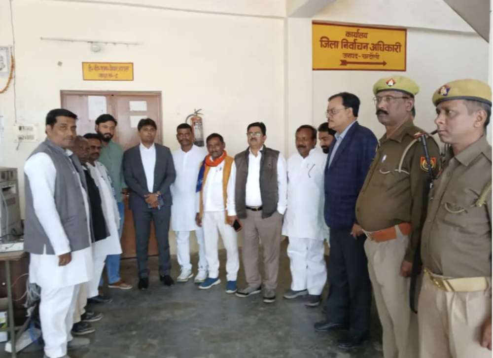 Kashi Ki Aawaz | चंदौली में ईवीएम वेयरहाउस का निरीक्षण: डीएम ने राजनीतिक दलों के प्रतिनिधियों संग परखी सुरक्षा व्यवस्था।