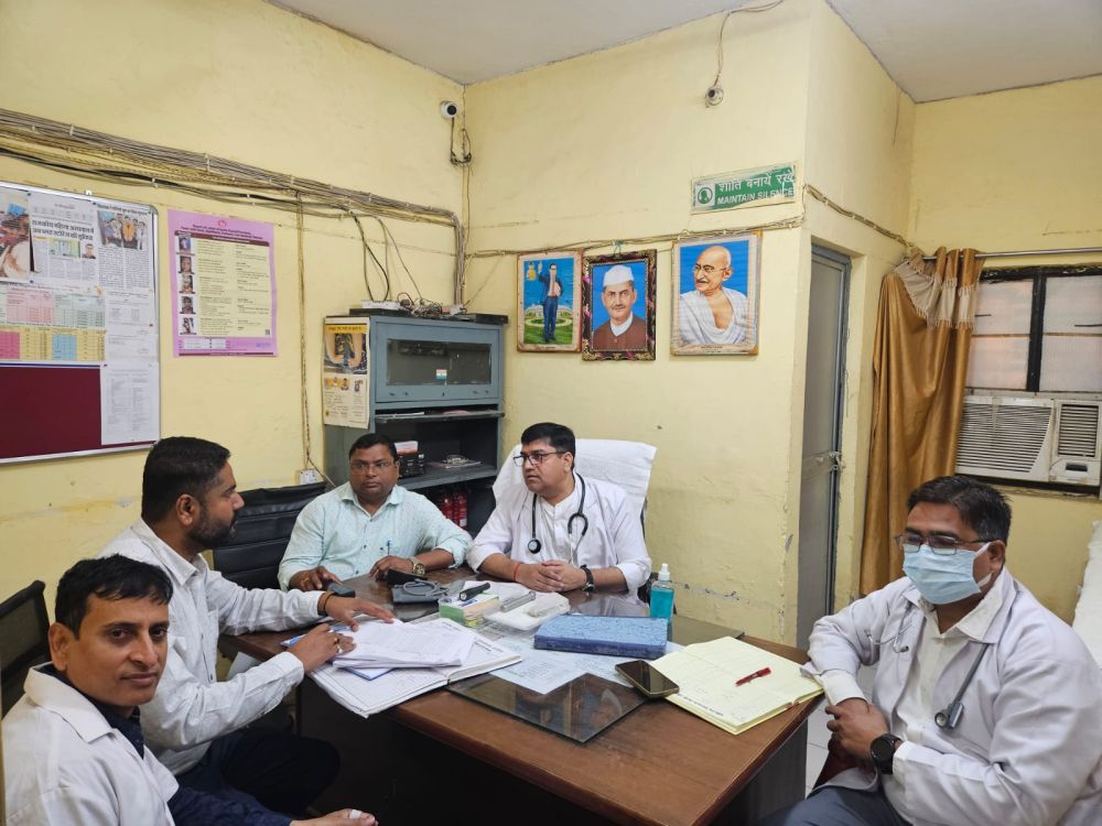 Kashi Ki Aawaz | राजकीय महिला चिकित्सालय मुगलसराय का सहयोगात्मक पर्यवेक्षण: NHM टीम ने सराहा कार्य गुणवत्ता।