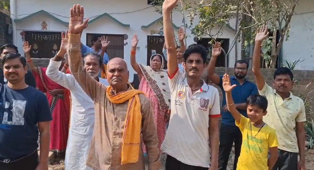 Kashi Ki Aawaz | ग्रामीणों ने रेलवे लाइन विस्तार का विरोध किया।