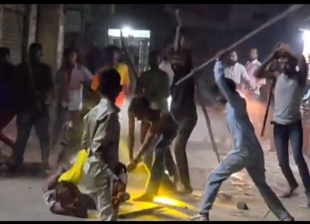 Kashi Ki Aawaz | डीडीयू रेलवे सर्कुलेटिंग एरिया में नशेड़ियों का खूनी संघर्ष।