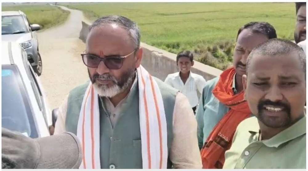 Kashi Ki Aawaz | सरकारी जमीन पर अवैध कब्जा, ग्राम प्रधान व सचिव की मिली भगत से अन्यत्र बनवाया जा रहा अन्नपूर्णा भवन।