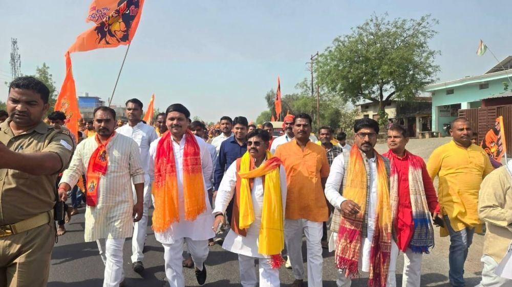 Kashi Ki Aawaz | चैत्र नवरात्र के पावन अवसर पर 501 कन्याओं एवं महिलाओं द्वारा भव्य कलश पदयात्रा निकाली गई।