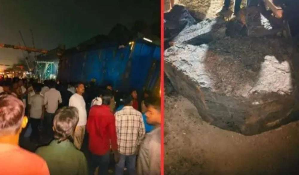 Kashi Ki Aawaz | ट्रक से गिरे कोयले के टुकड़े से युवक की मौत, दूसरा गंभीर, रेलवे ट्रैक पर शव रखकर ग्रामीणों ने किया प्रदर्शन।