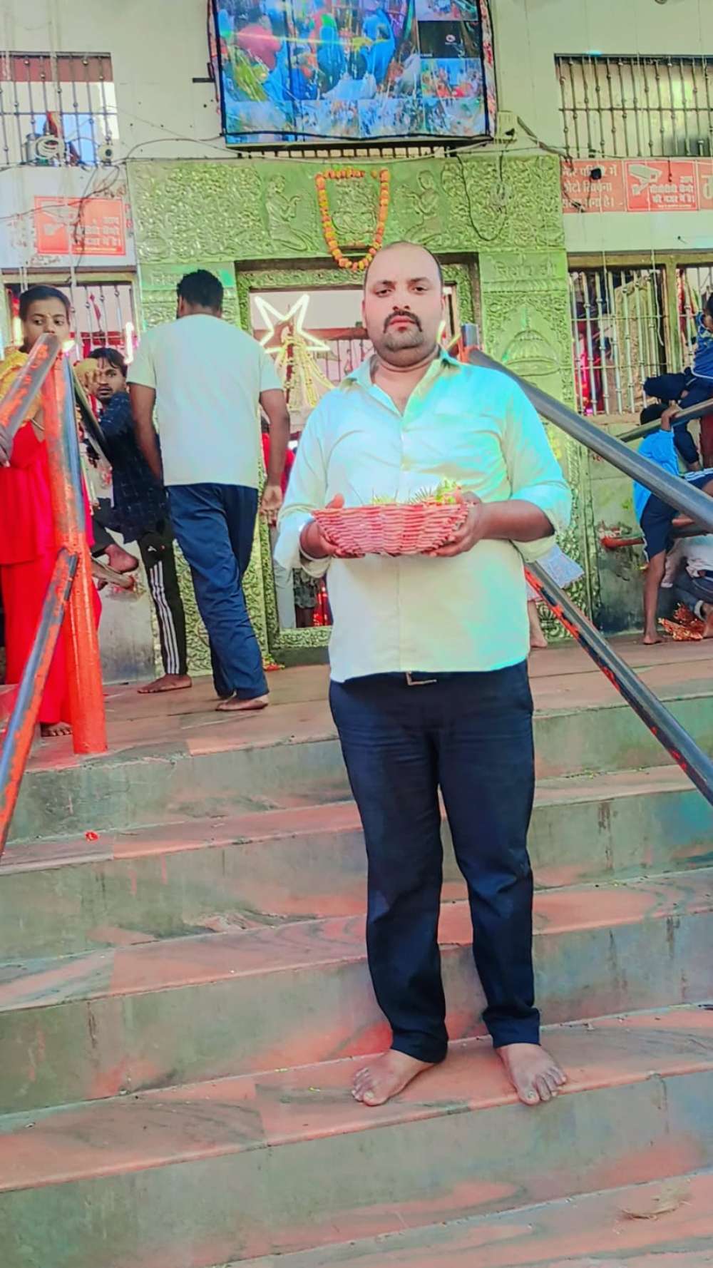 Kashi Ki Aawaz | शीतला धाम में दर्शन कर दिव्य आस्था व आध्यात्मिक ऊर्जा से अभिभूत हुए कमलेश पाण्डेय।