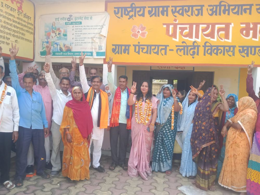 Kashi Ki Aawaz || लोढी ग्राम पंचायत में नवनिर्वाचित  जिला मंत्री प्रमिला जायसवाल और ग्राम प्रधान का भव्य स्वागत।